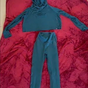 Cropped hoodie and leggings